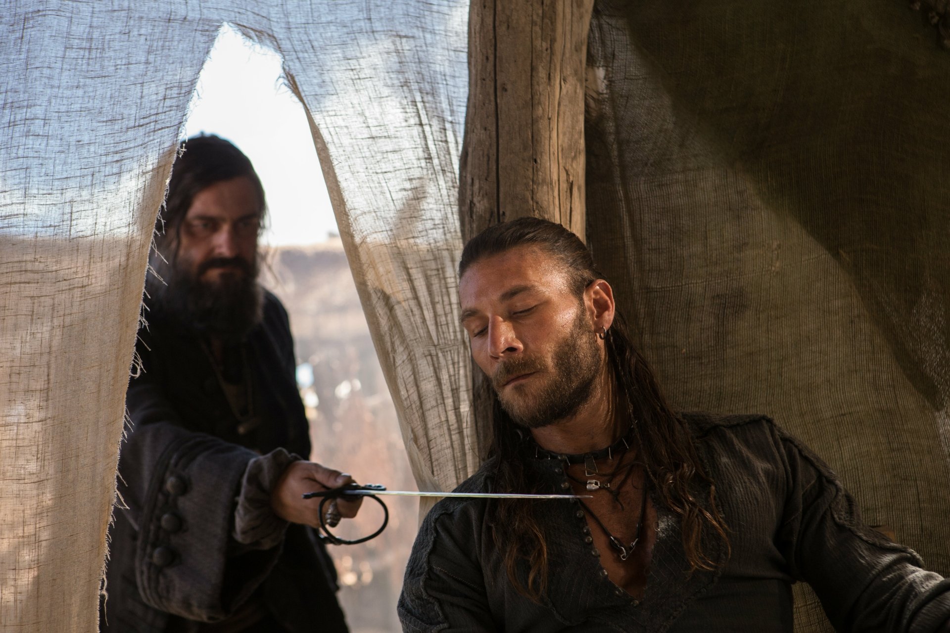 Download Ray Stevenson Blackbeard (Black Sails) Zach McGowan Charles Vane (Black Sails) TV Show Black Sails 4k Ultra HD Wallpaper