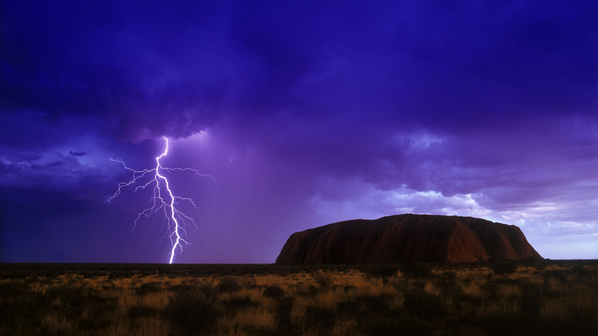 Uluru - Australia in the rain