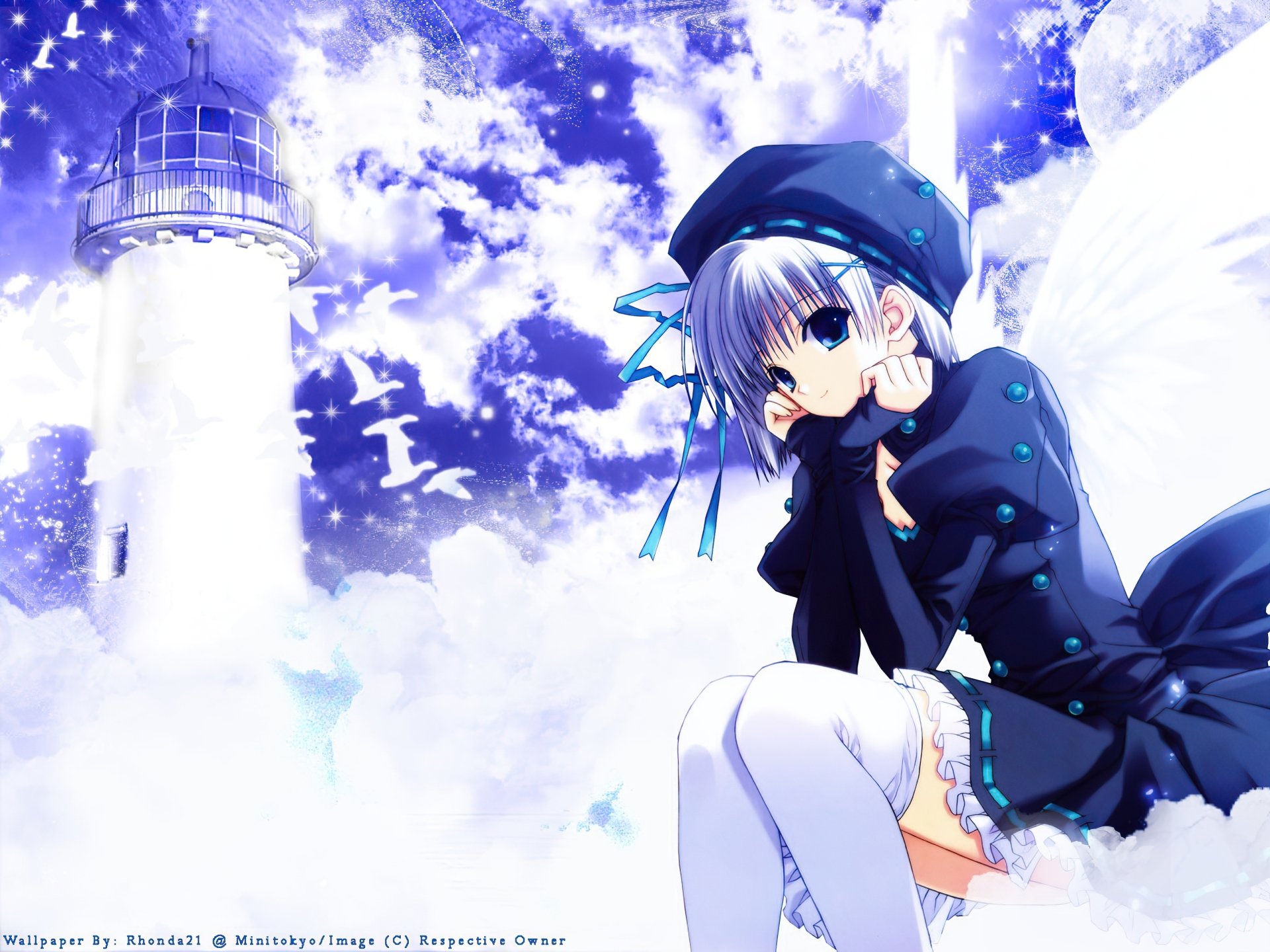 Anime angel girl with short grey hair, blue eyes and ribboned hat, smiling with white wings amid clouds — vibrant 2K Quad HD PC desktop wallpaper.