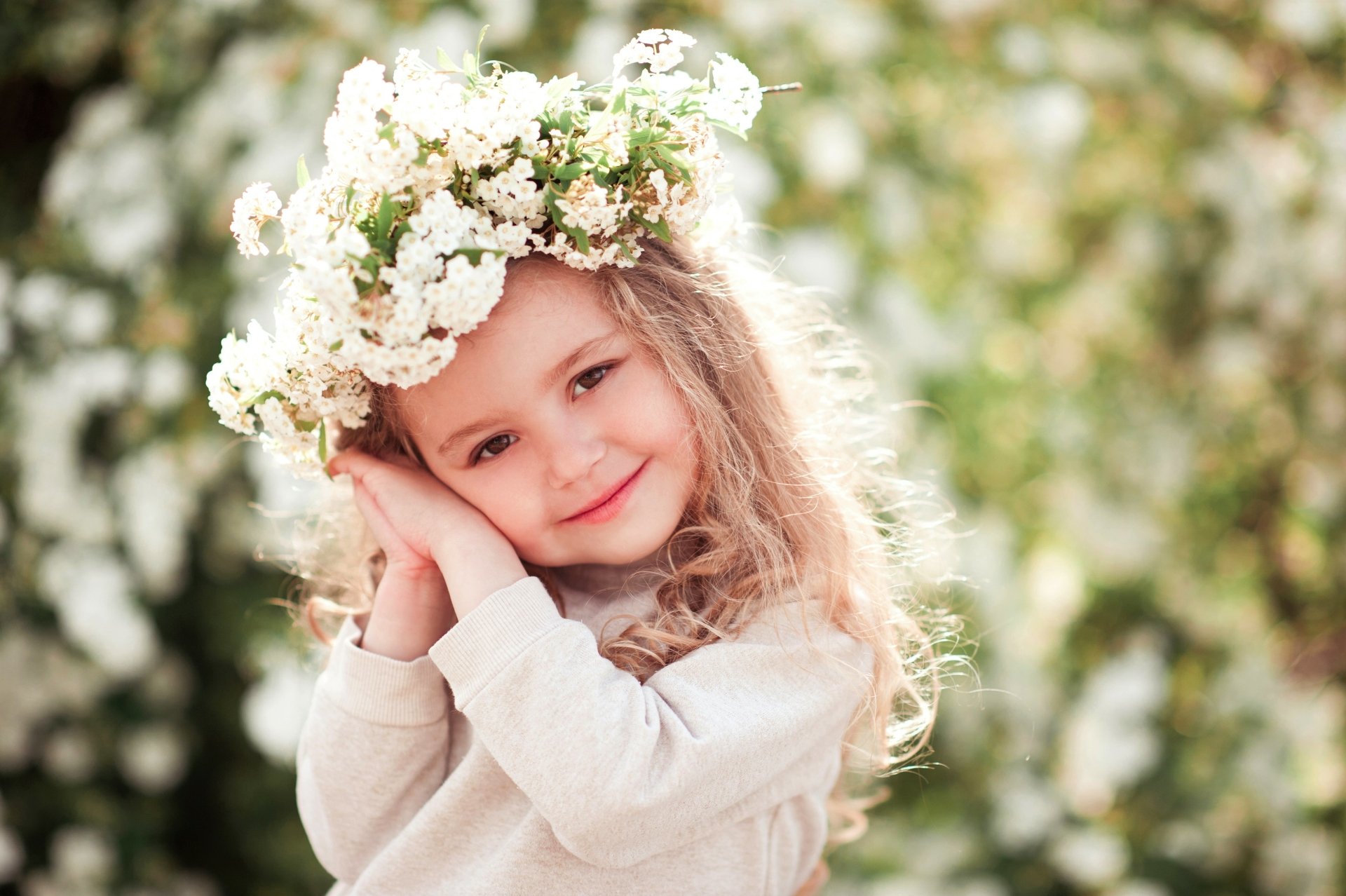 Download Depth Of Field White Flower Wreath Little Girl Photography