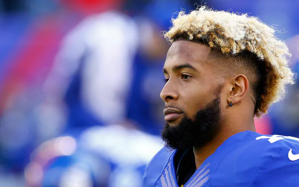 HD desktop wallpaper featuring a New York Giants player, ready for action on the field.