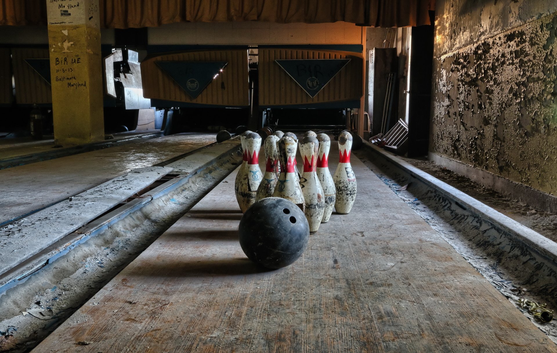 Download Vintage Ball Bowling Sports 4k Ultra HD Wallpaper