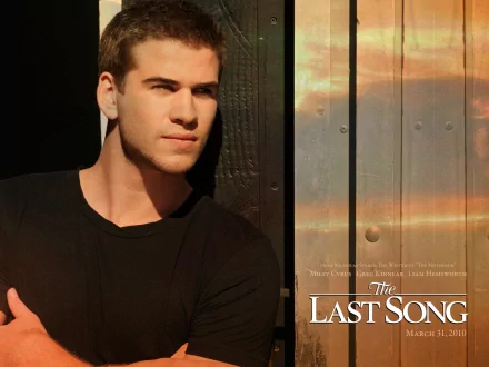 HD desktop wallpaper featuring a close-up of Hemsworth from the 2010 movie The Last Song, with a sunset background and the film's title logo.