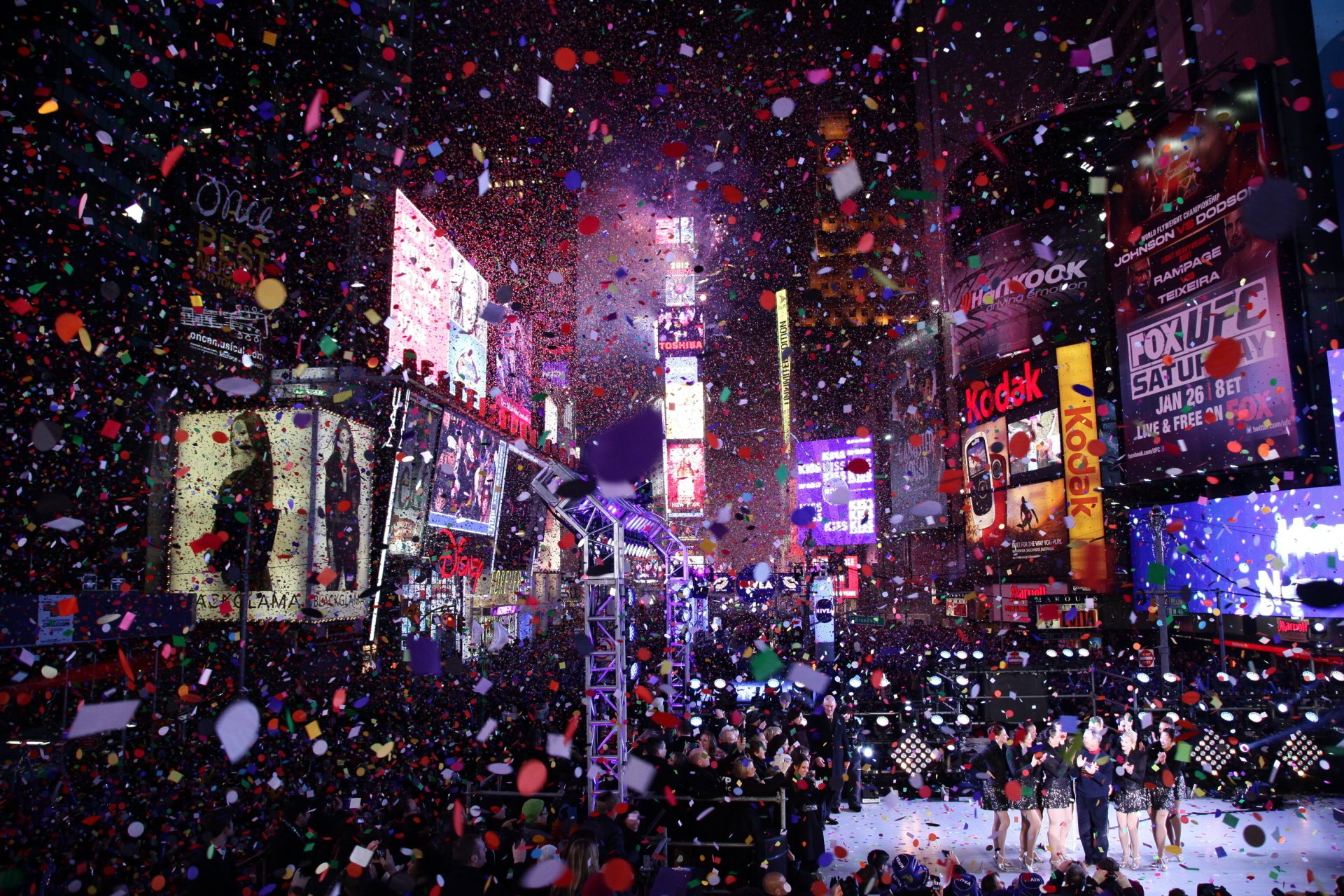 Times Square — New Year 2013 (2K Wallpaper) | NYC Midnight Confetti | 2013  New Year's Lights, image size:1920x1280