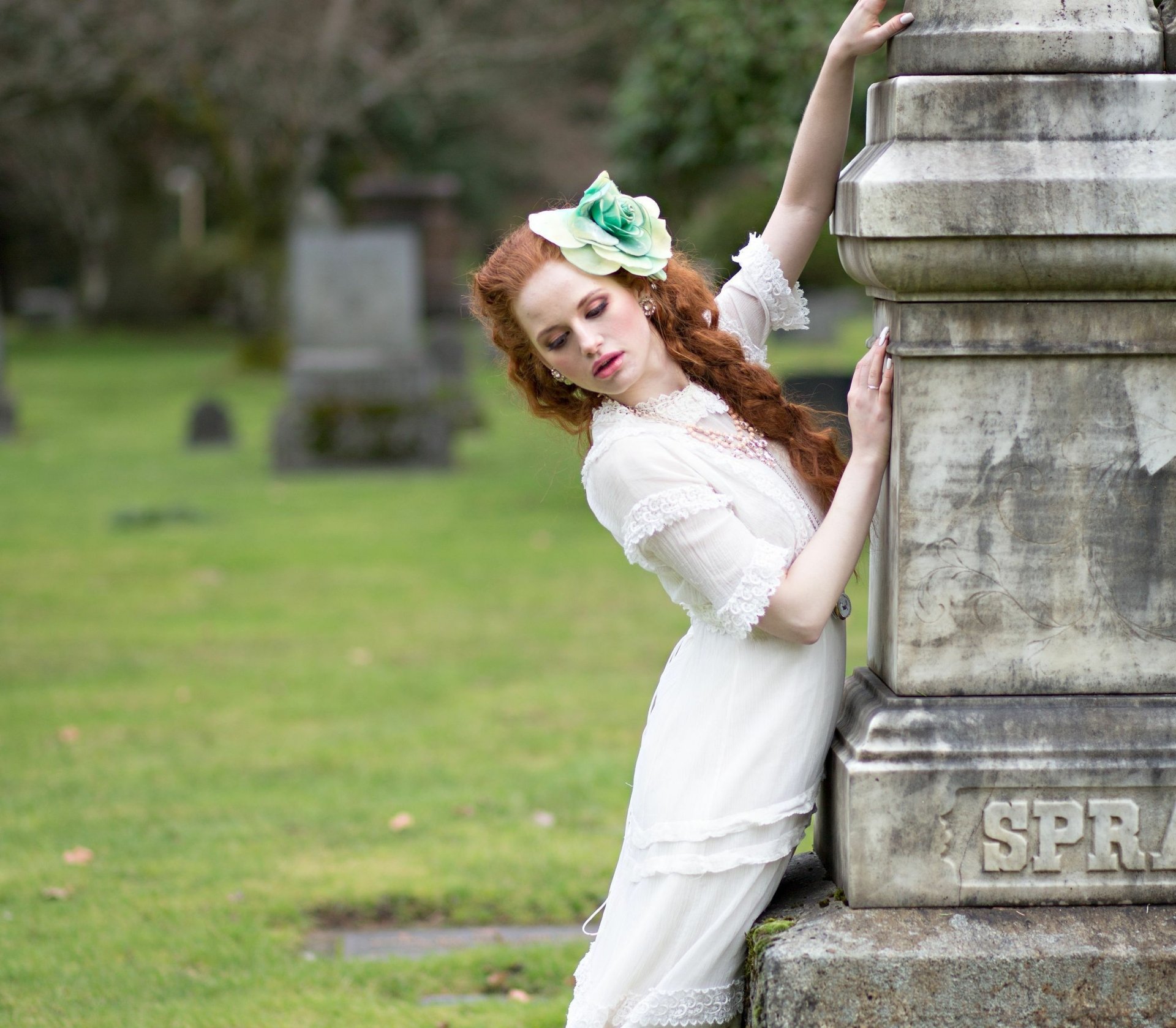 Download Celebrity Madelaine Petsch HD Wallpaper