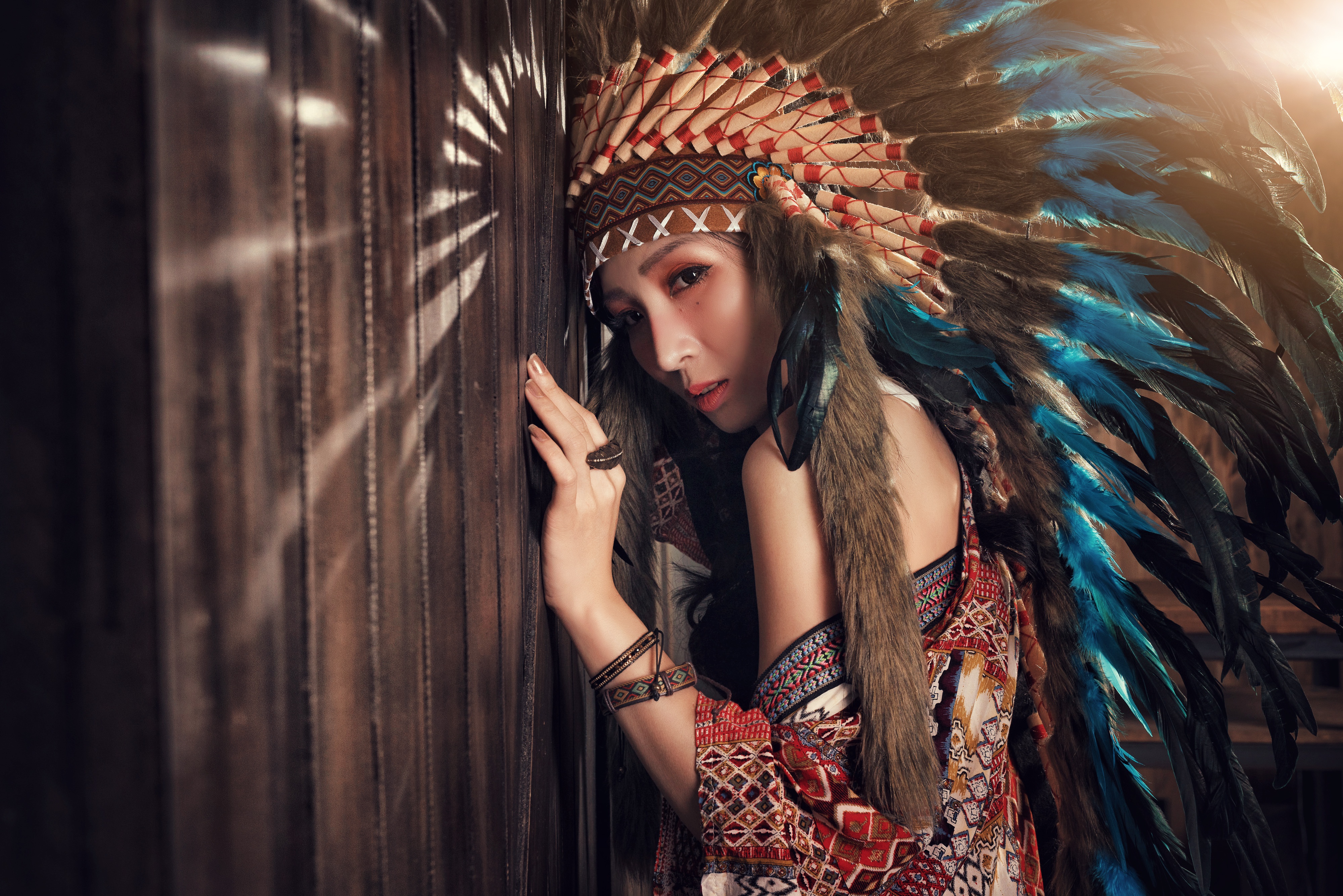 Download Headdress Asian Brown Eyes Feather Model Woman Native American 4k Ultra Hd Wallpaper 