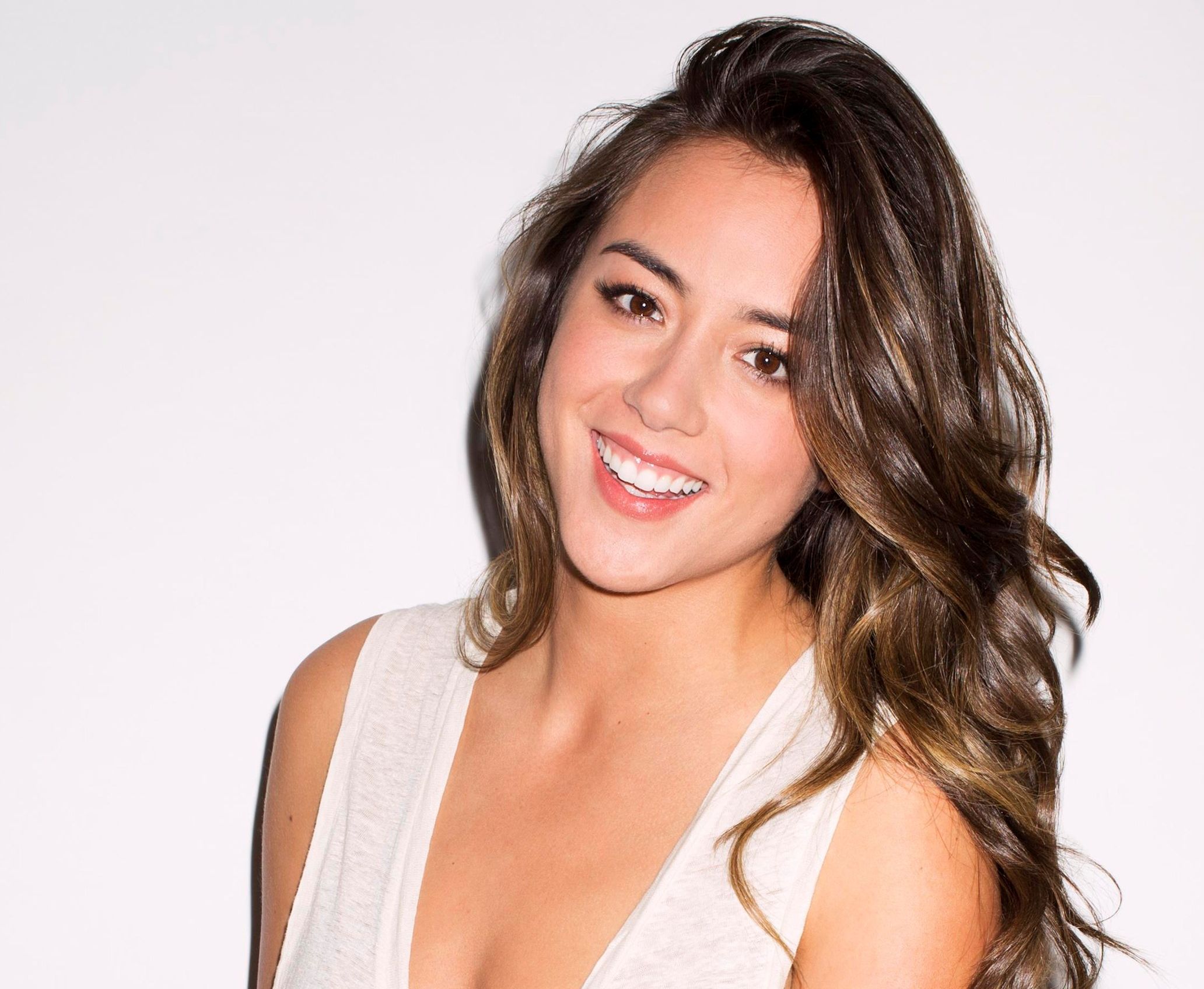 Chloe Bennet's Blonde Hair: How to Style It - wide 3