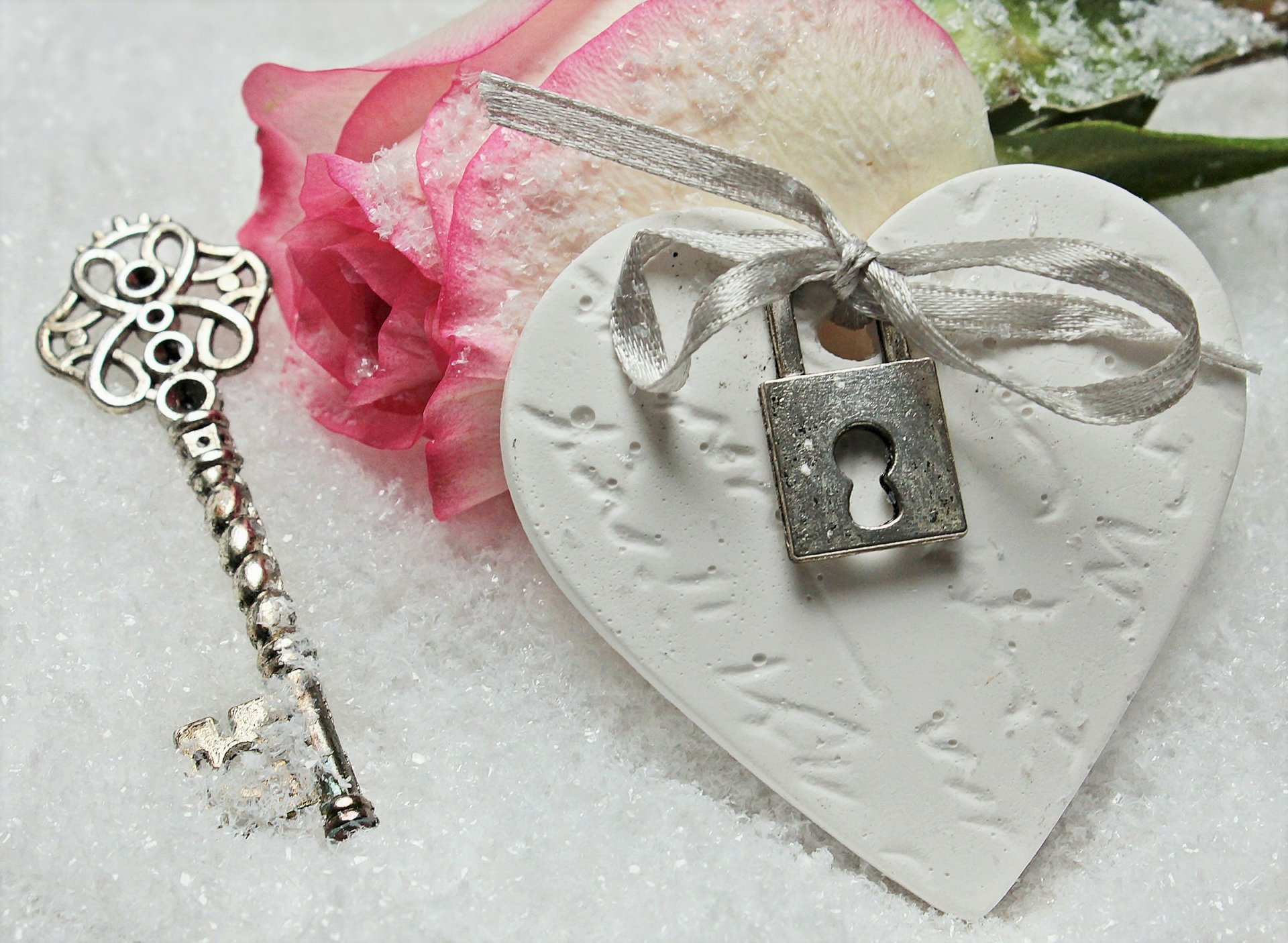 Download Pink Rose Key Lock Heart Holiday Valentine's Day HD Wallpaper