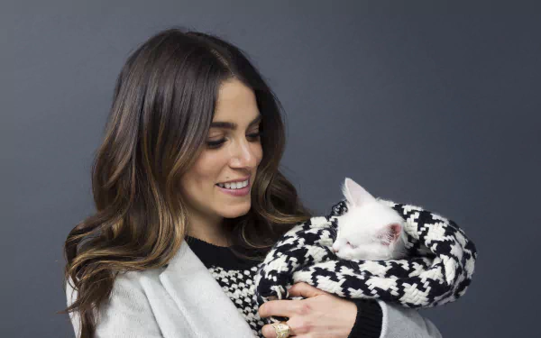  Pretty Lady with cute kitty