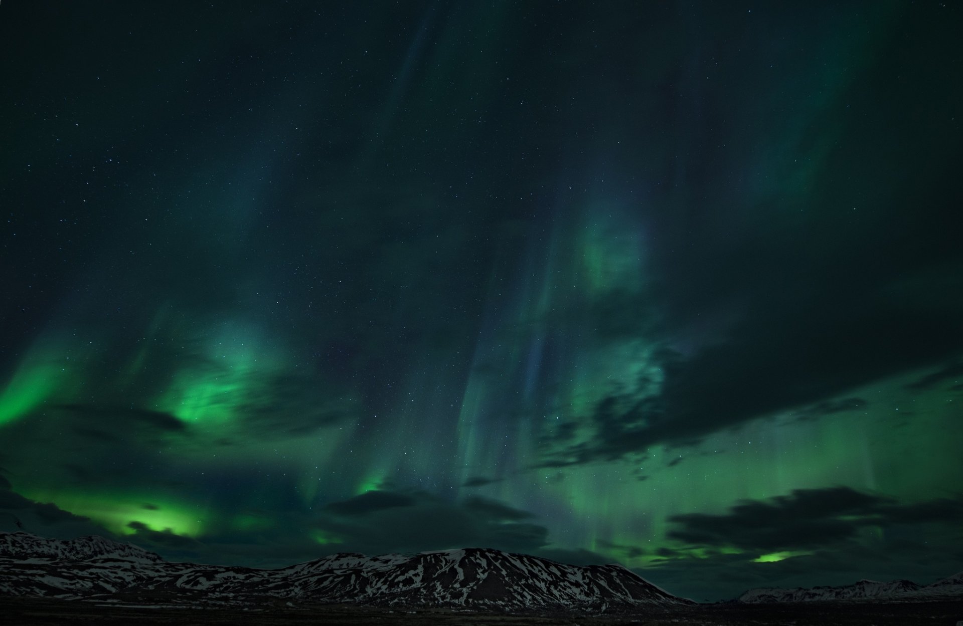 Stunning HD Aurora Borealis Night Sky Over Nature’s Majestic Light Show ...