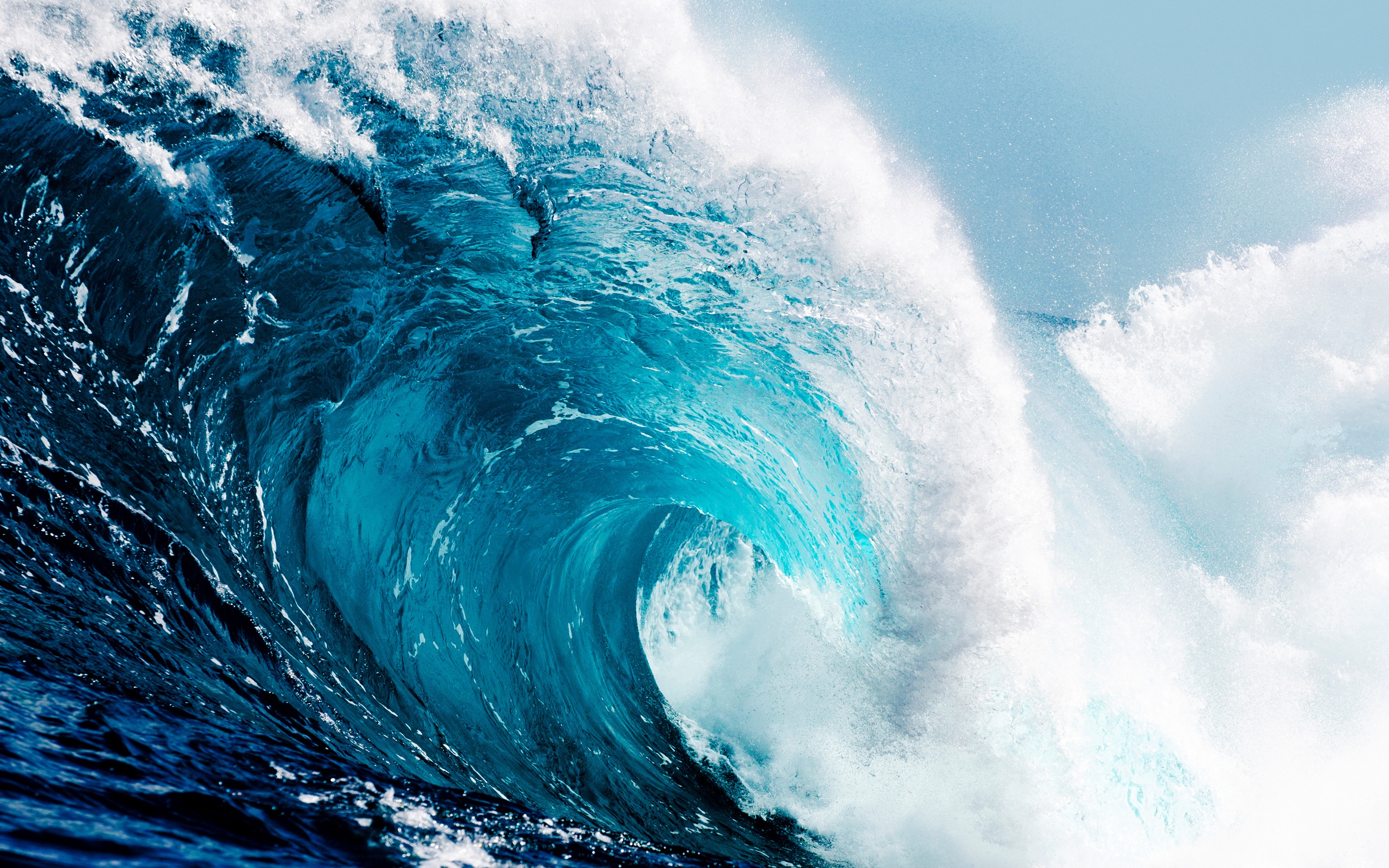 Wave: Hình ảnh những đợt sóng dữ dội sẽ khiến bạn cảm thấy như đang đứng trên bờ biển, thưởng thức cảm giác tự do và bình yên. Sóng là biểu tượng của sự mạnh mẽ và quyền uy, mang đến một khung cảnh đầy ma mị nhưng cũng đầy thu hút. Hãy chiêm ngưỡng những hình ảnh độc đáo của \