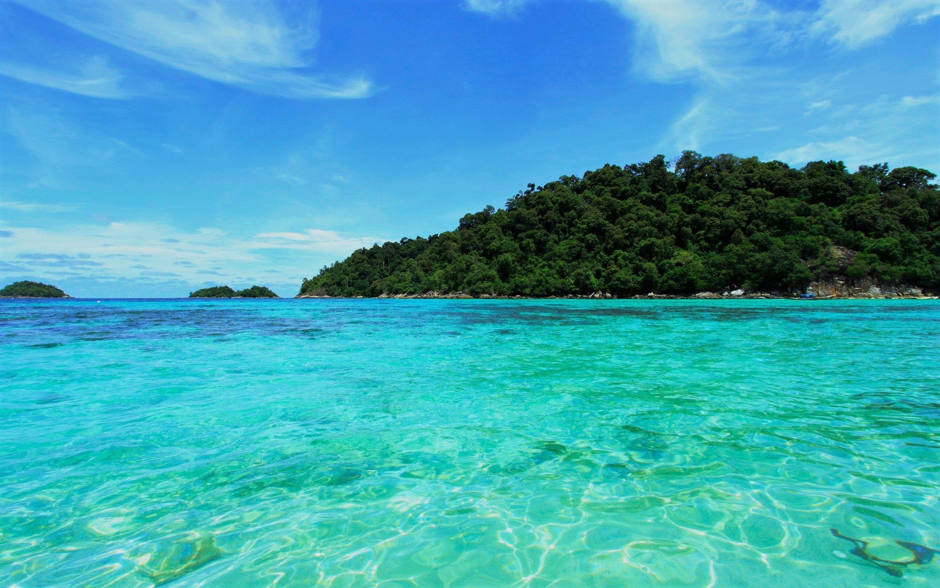 HD PC desktop wallpaper featuring a tropical island surrounded by clear turquoise waters under a bright blue sky.