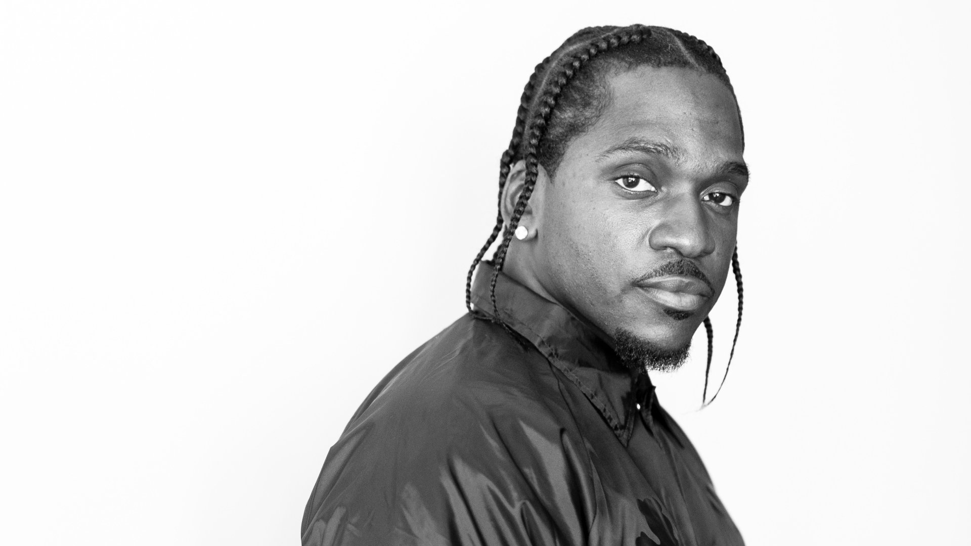 Black and white HD desktop wallpaper featuring a portrait of a man with braided hair, serving as a background image.