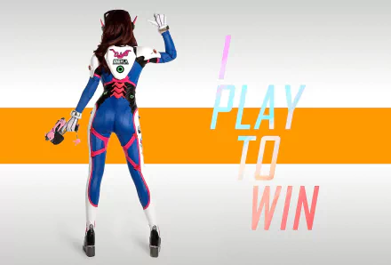 HD PC desktop wallpaper/background: woman cosplaying D.Va (Overwatch) in a blue mech suit, back view holding her pistol, standing before an orange stripe and PLAY TO WIN text.