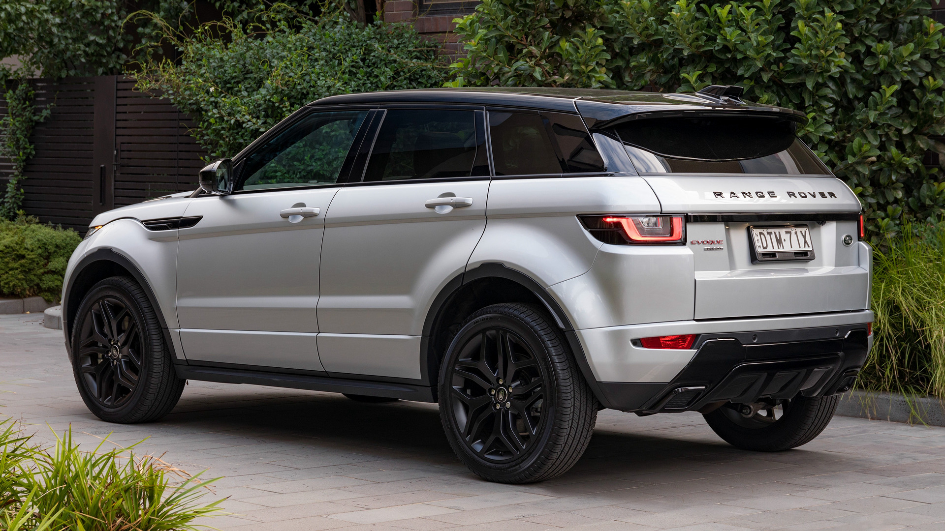 2018 Range Rover Evoque Dynamic Black Design Pack