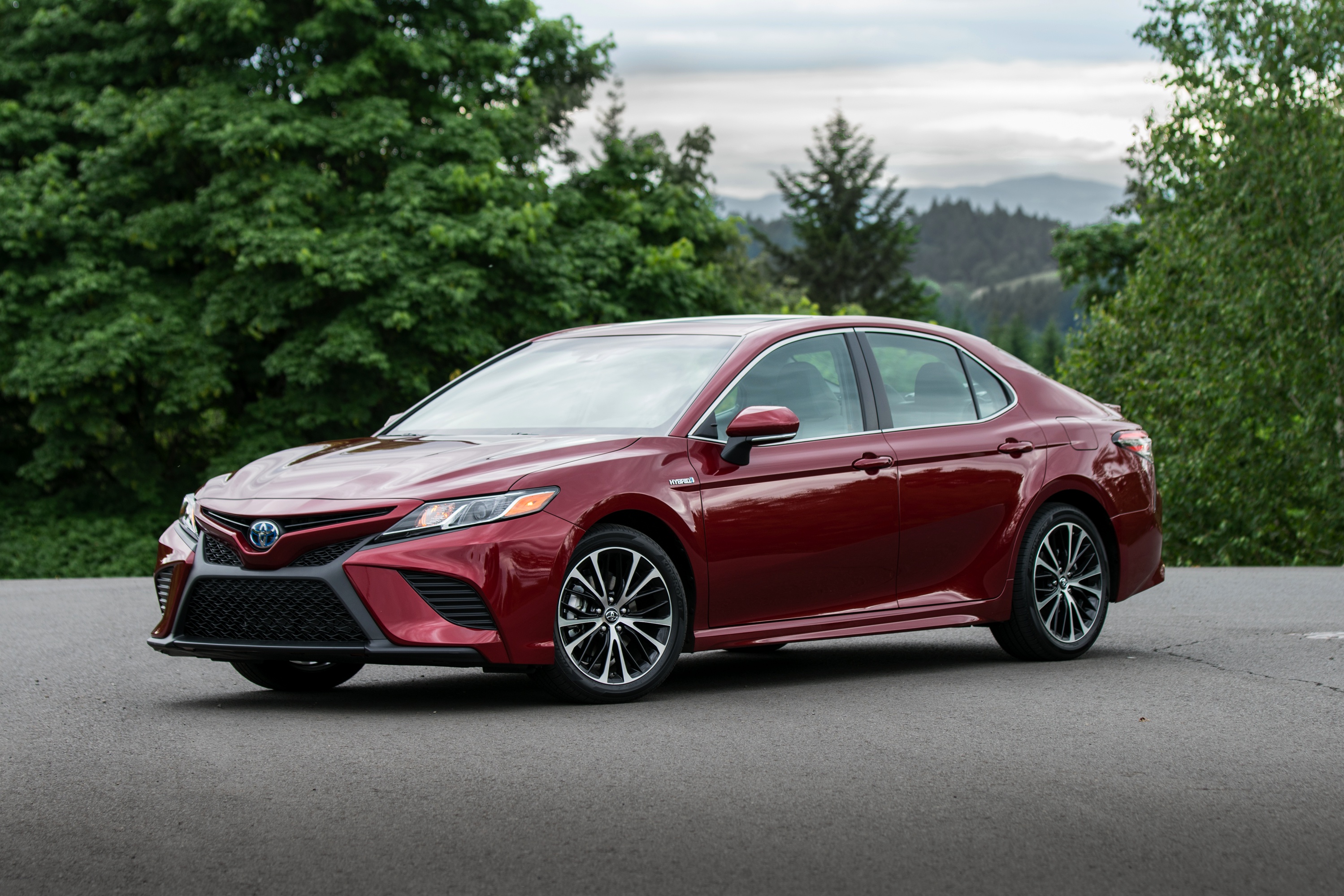 2015 Toyota Camry XSE Red 38