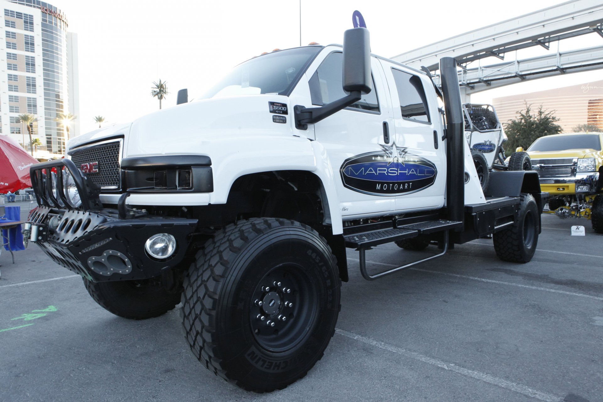 Download Vehicle GMC C5500 HD Wallpaper