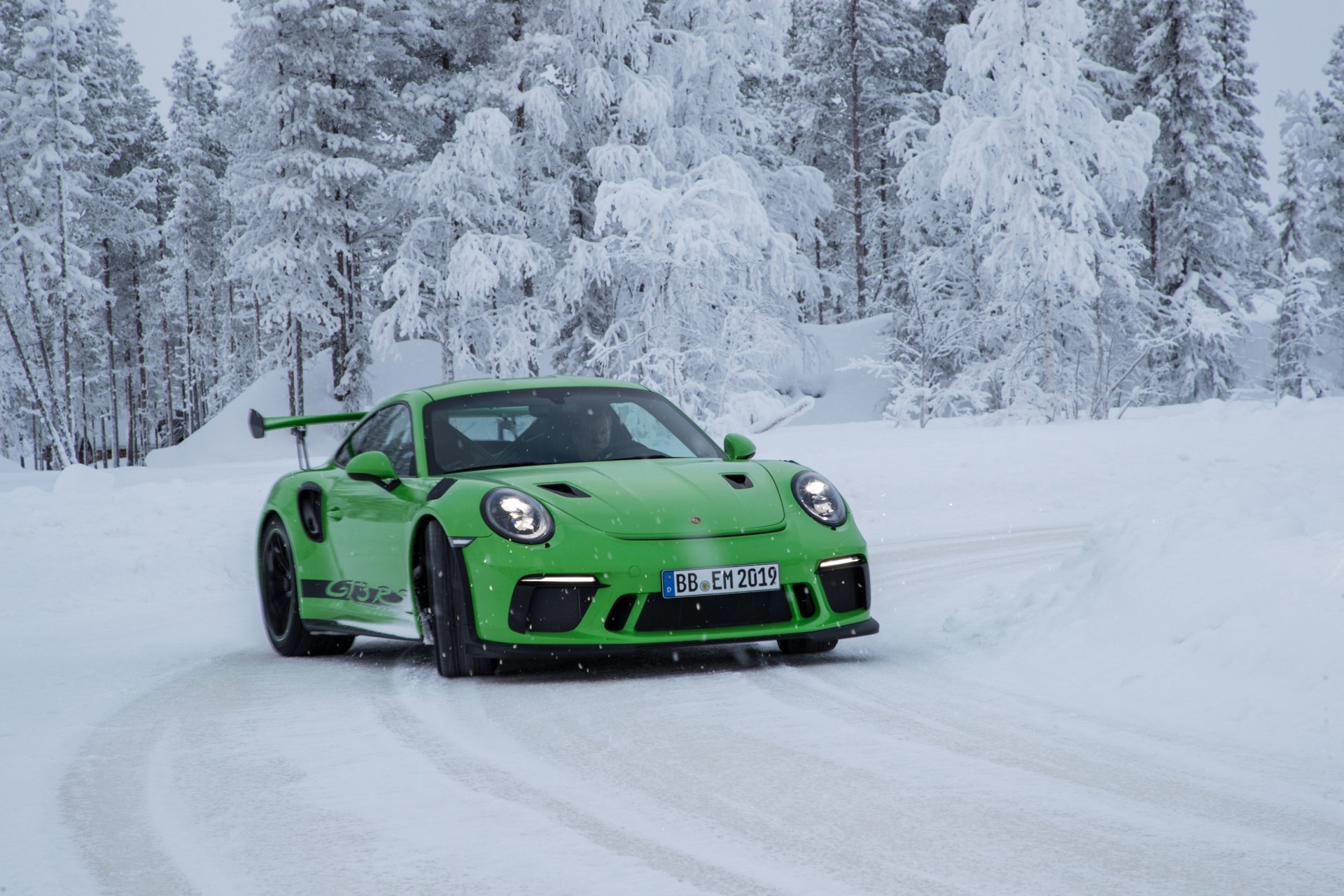 Download Snow Winter Green Car Car Porsche Porsche 911 Gt3 Porsche 911