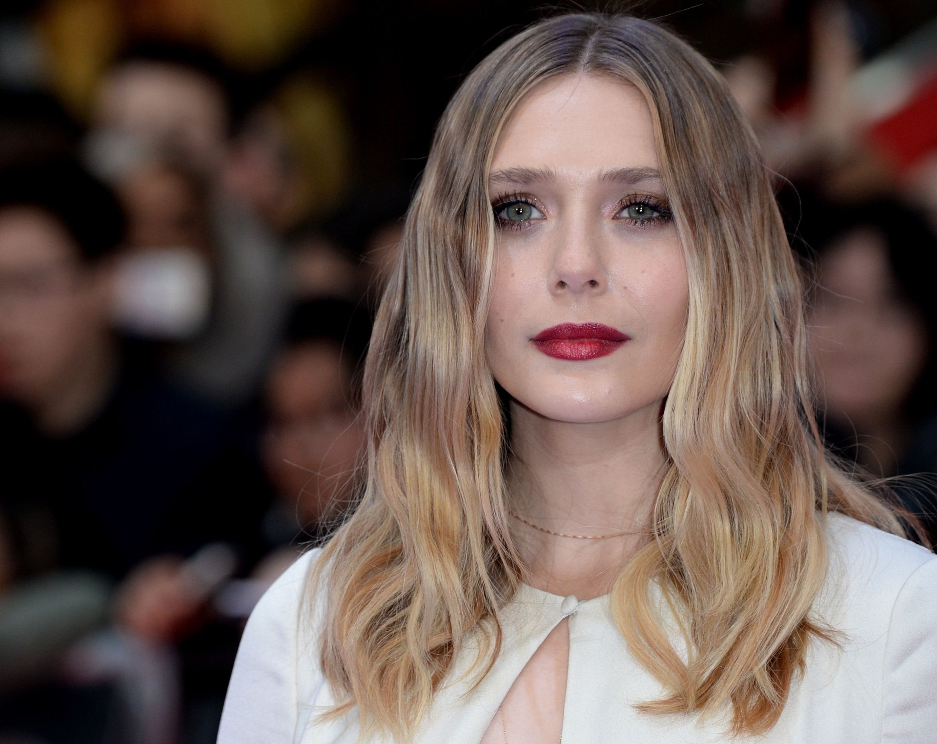 Download American Actress Green Eyes Blonde Face Lipstick Celebrity Elizabeth Olsen HD Wallpaper
