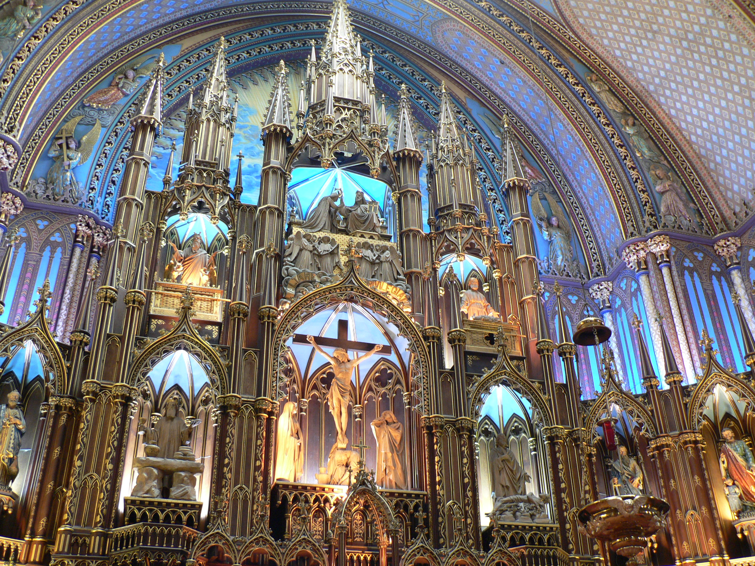 Notre-Dame Basilica in Montreal, Canada - a stunning HD desktop wallpaper.