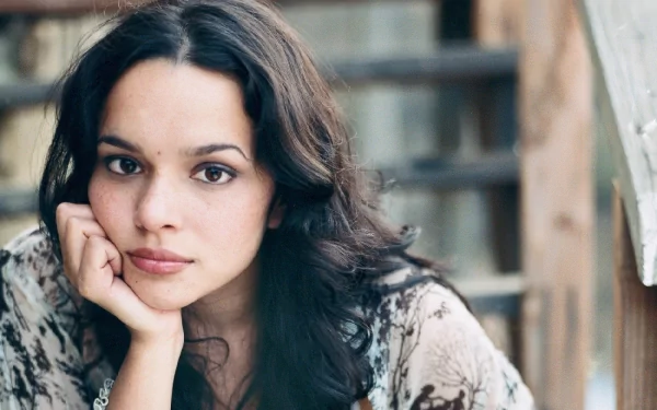 HD PC desktop wallpaper featuring Norah Jones in a music-themed portrait with a soft, natural background.